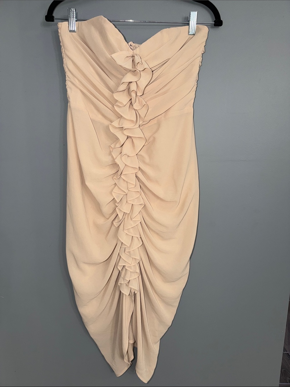 2011 H&M Ruffle nude Wiggle Dress Size 10. Party, cocktail, special event.